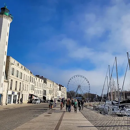 T2 Moderne Proche La Rochelle Avec Parking Privé